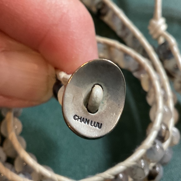 EUC Chan Luu grey agate 5-wrap bracelet - Picture 5 of 6